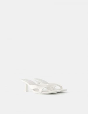 Mules mit Kitten-Heels