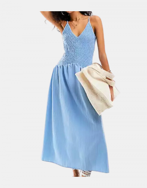 Midi-Sommerkleid in Boyfriend-Blau mit Knitterstruktur und weitem Rock